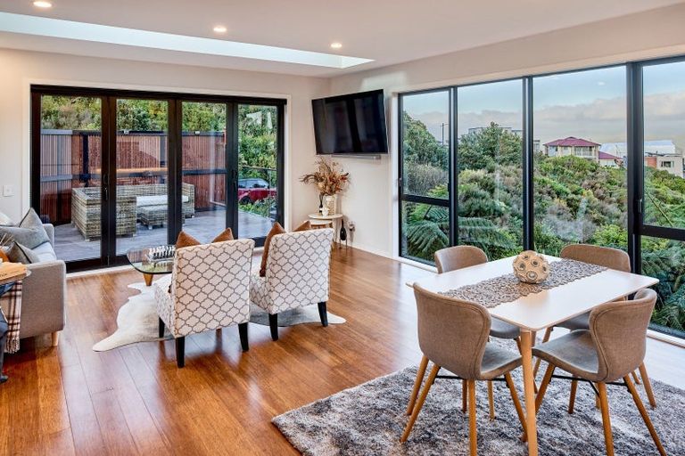 Photo of property in 9 Cromwell Point, Newlands, Wellington, 6037