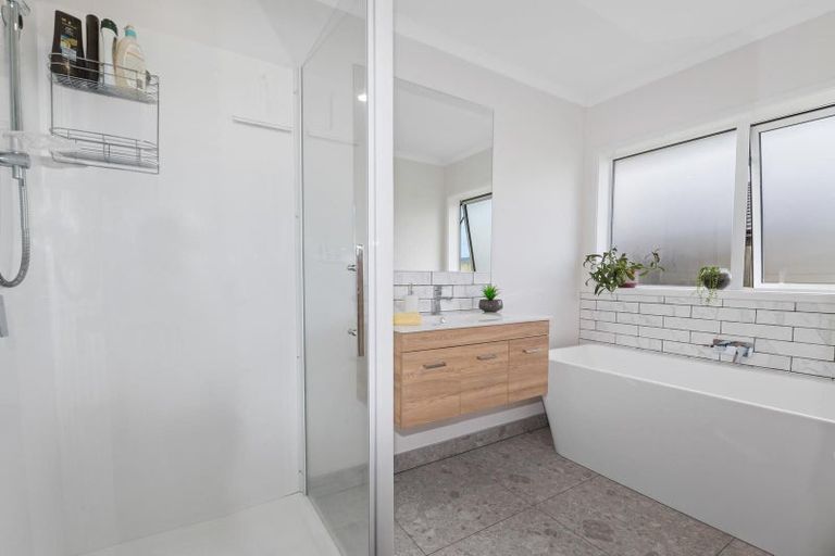 Photo of property in 12 Whatumairangi Way, Owhata, Rotorua, 3010