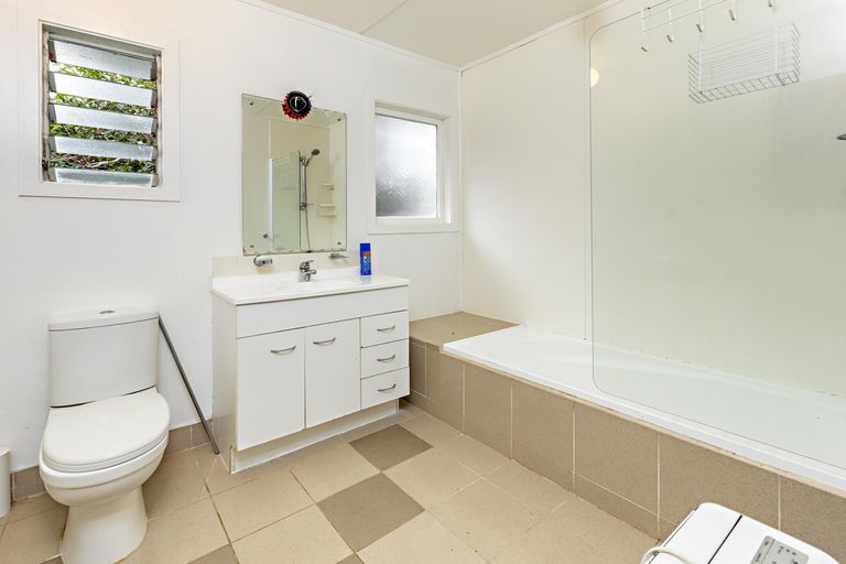 Photo of property in 11 Surrey Street, Manurewa, Auckland, 2102