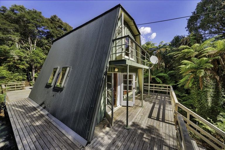 Photo of property in 37 Lake View Terrace, Moana, 7875