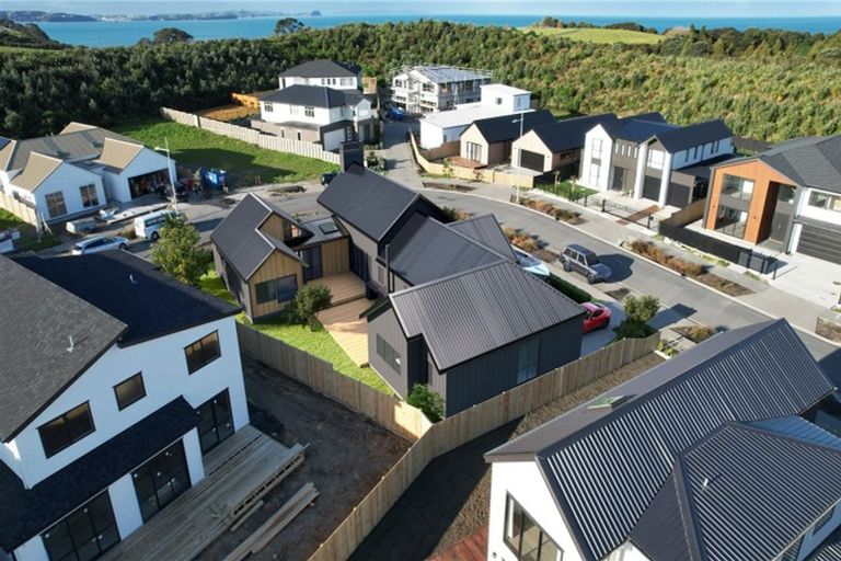 Photo of property in 22 Headsail Drive, Long Bay, Auckland, 0630