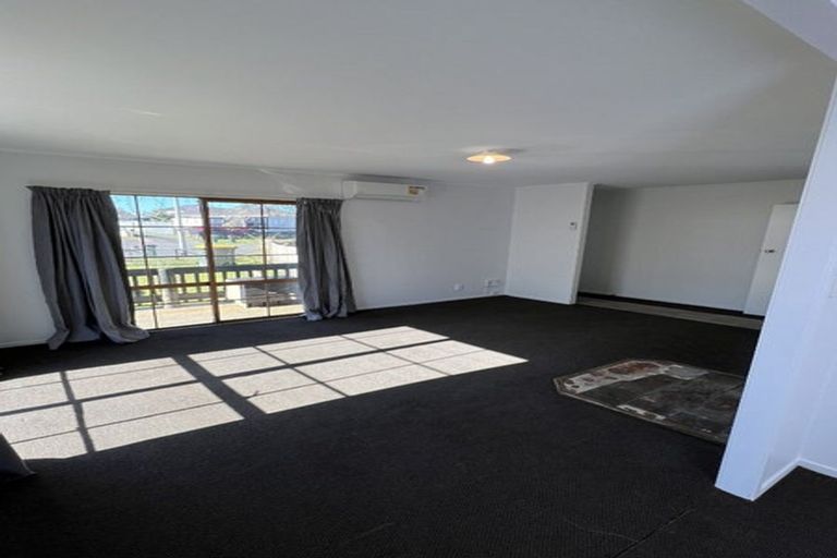 Photo of property in 16 Goldnib Place, Randwick Park, Auckland, 2105