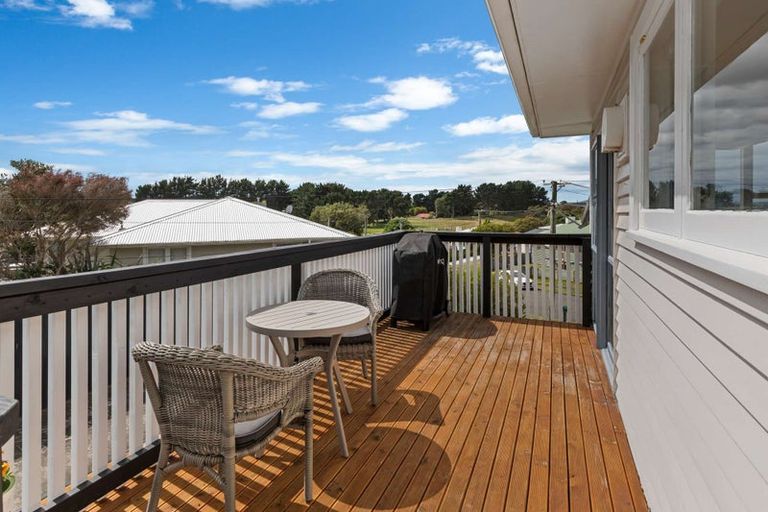 Photo of property in 3 Glenn Street, Castlecliff, Whanganui, 4501