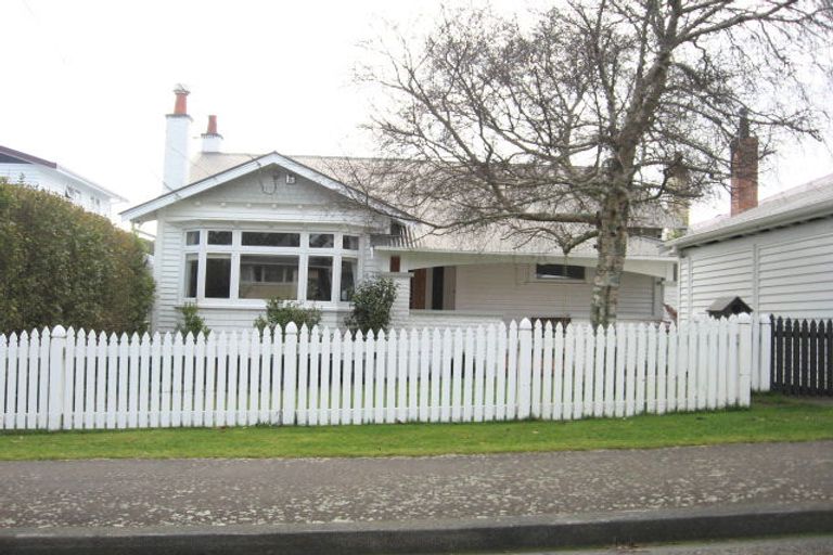 Photo of property in 16 Firth Terrace, Karori, Wellington, 6012