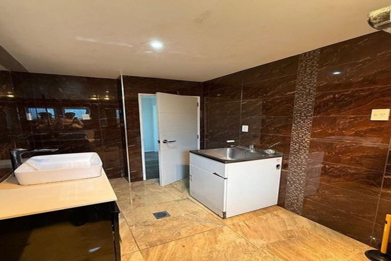 Photo of property in 53 Pomaria Road, Henderson, Auckland, 0610