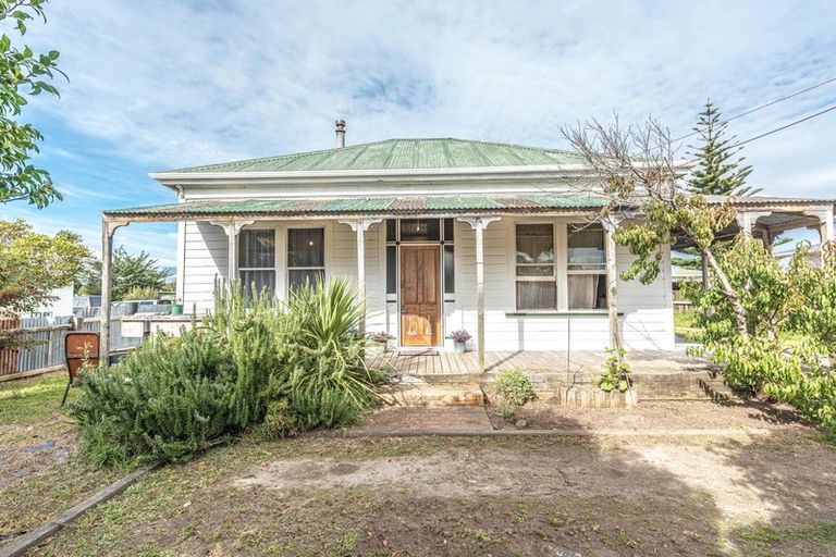 Photo of property in 213 Puriri Street, Castlecliff, Whanganui, 4501