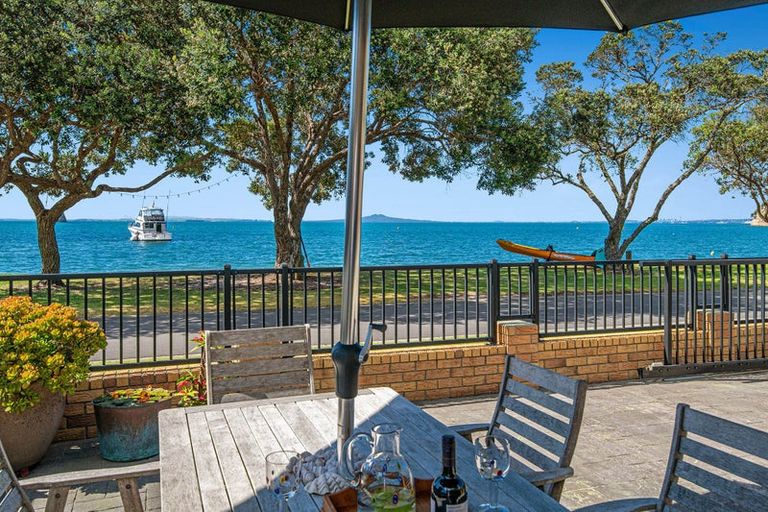 Photo of property in 20 Matakatia Parade, Matakatia, Whangaparaoa, 0930