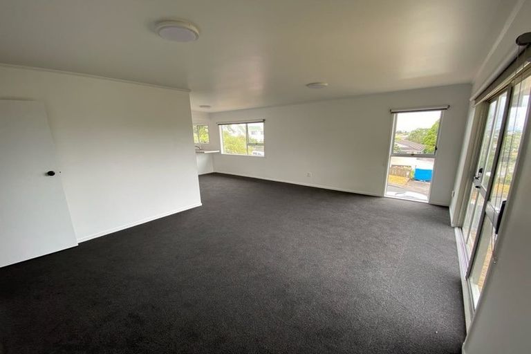 Photo of property in 27 Glen Vista Place, Bayview, Auckland, 0629