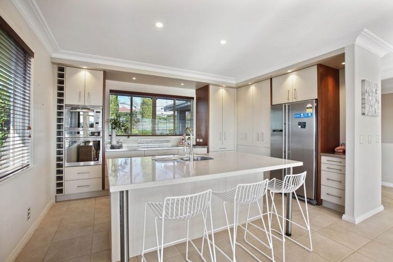 Photo of property in 150 Bleakhouse Road, Mellons Bay, Auckland, 2014