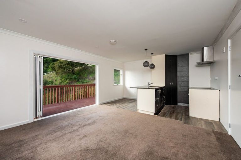 Photo of property in 2 Dunedin Terrace, Melrose, Wellington, 6023