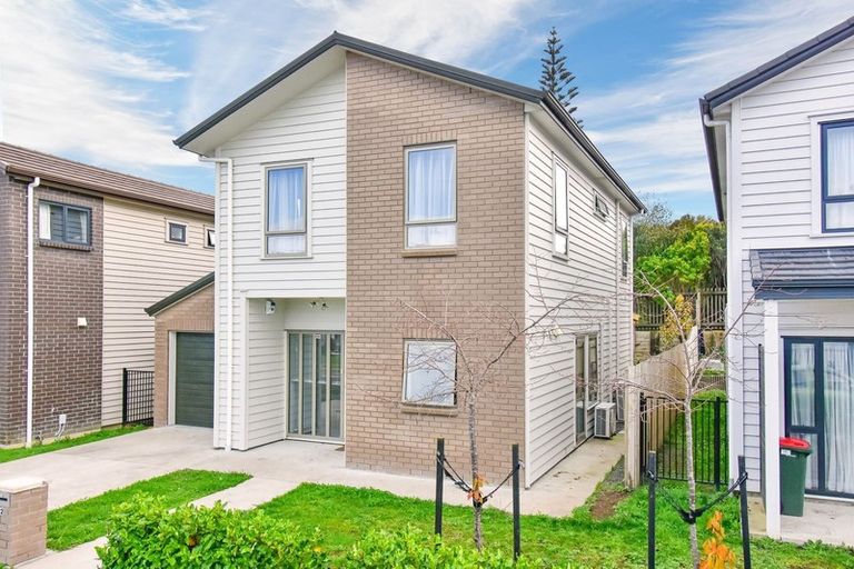 Photo of property in 22 Taiaapure Street, Weymouth, Auckland, 2103