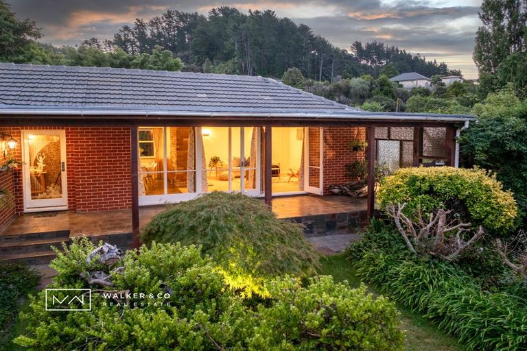 Photo of property in 28 Pinehaven Road, Pinehaven, Upper Hutt, 5019