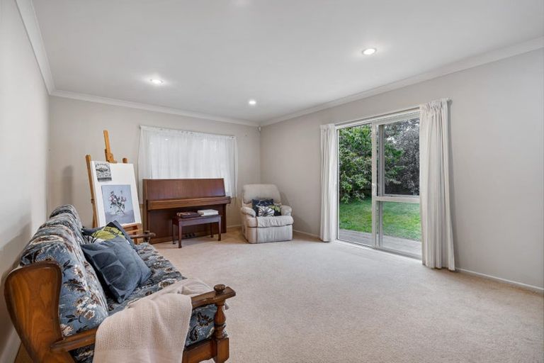 Photo of property in 18 Tollana Road, Te Atatu Peninsula, Auckland, 0610