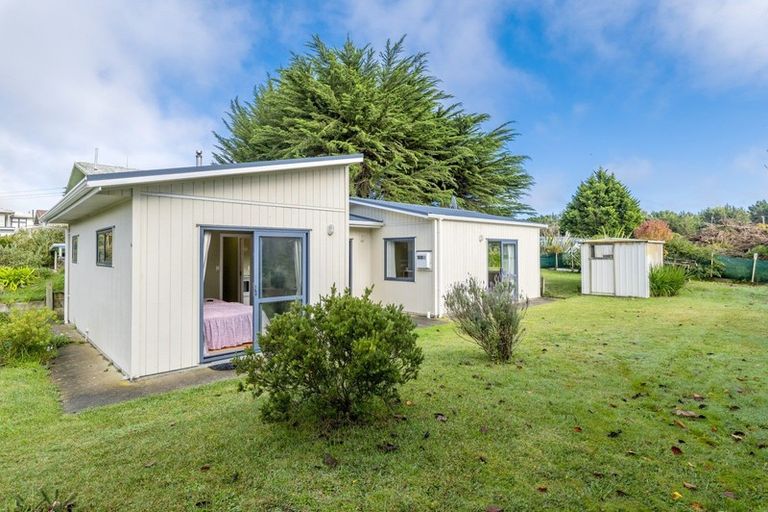 Photo of property in 10 Arthur Street, Waikawa Beach, Manakau, 5573