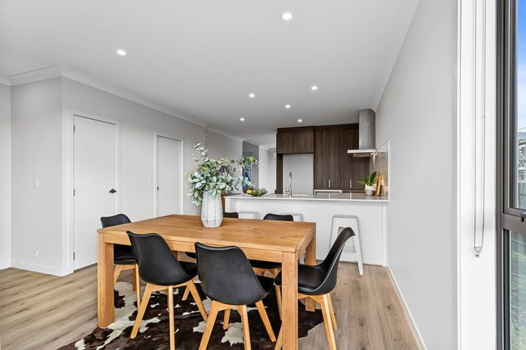 Photo of property in 6 Park Green Avenue, Rosehill, Papakura, 2113