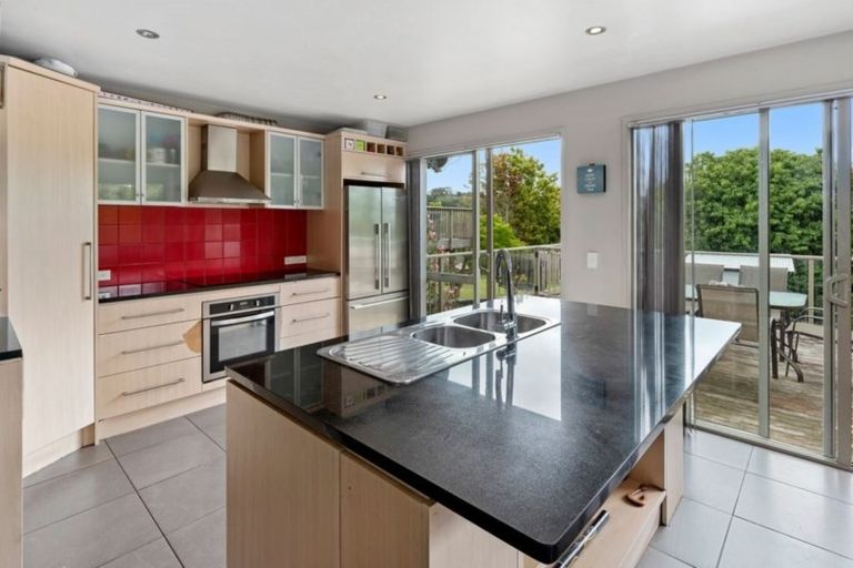 Photo of property in 3 Scott Road, Stanmore Bay, Whangaparaoa, 0932