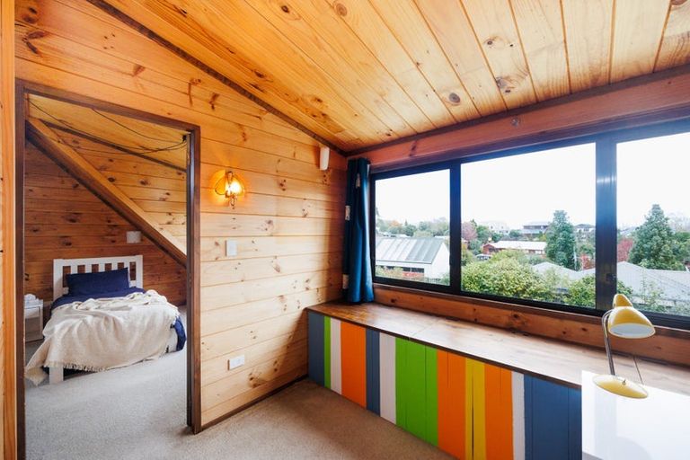 Photo of property in 21 Heathcote Place, Fitzherbert, Palmerston North, 4410