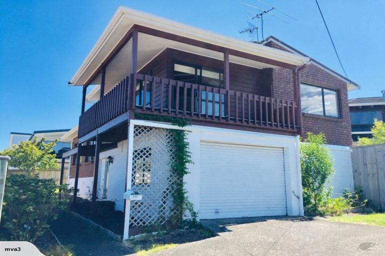 Photo of property in 24a East Coast Road, Milford, Auckland, 0620