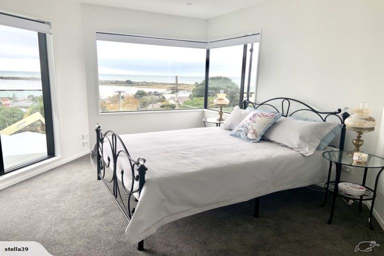 Photo of property in 1/60 Moncks Spur Road, Redcliffs, Christchurch, 8081