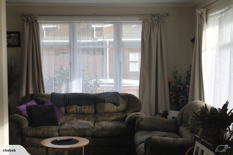 Photo of property in 1/6 Oxford Crescent, Ebdentown, Upper Hutt, 5018