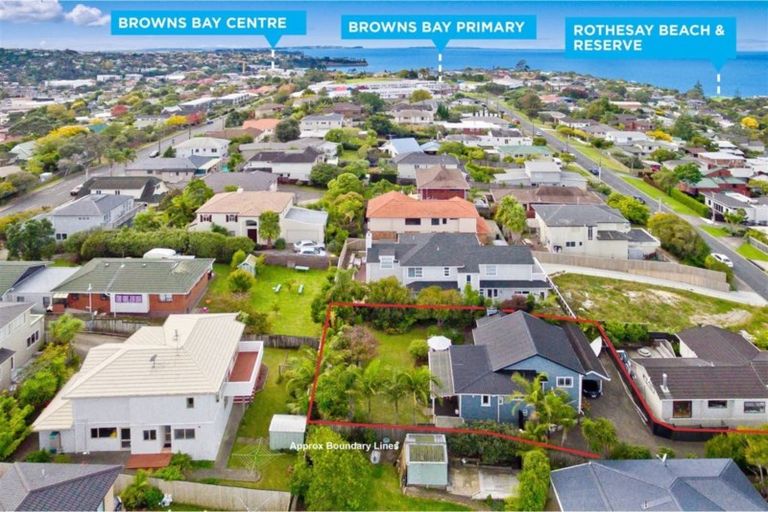 Photo of property in 1/27 Kiteroa Terrace, Rothesay Bay, Auckland, 0630