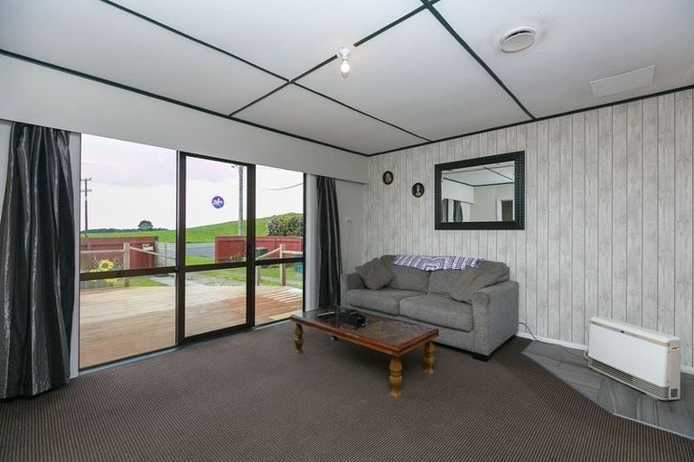 Photo of property in 880 Devon Road, Bell Block, New Plymouth, 4312