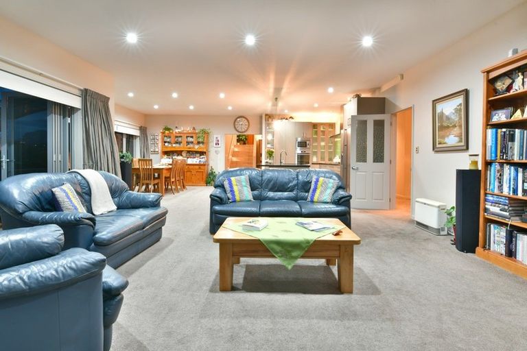 Photo of property in 24 Hawaiian Parade, Arkles Bay, Whangaparaoa, 0932