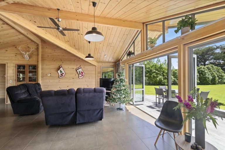 Photo of property in 49 Kakariki Way, Whitemans Valley, Upper Hutt, 5371