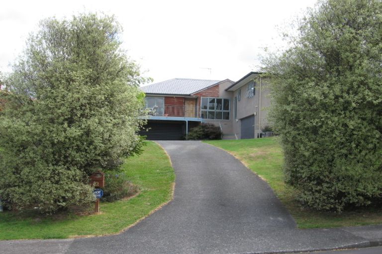 Photo of property in 2 Van Dyke Place, West Harbour, Auckland, 0618