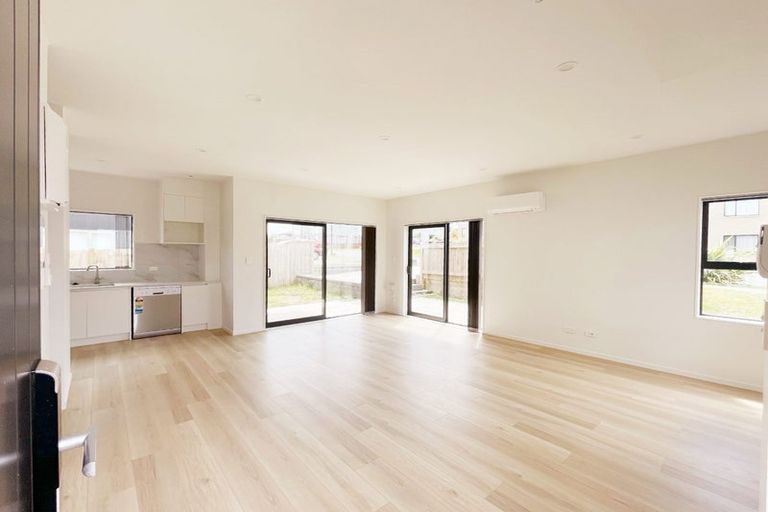 Photo of property in 1a Putiputi Way, Papakura, 2110