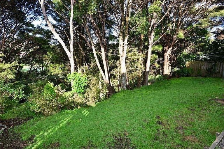 Photo of property in 2/20 Valecrest Place, Bayview, Auckland, 0629