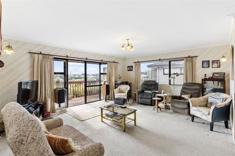 Photo of property in 1/3a Charles Dickens Drive, Mellons Bay, Auckland, 2014