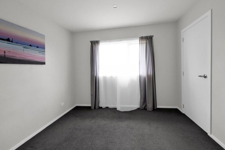 Photo of property in 102 Seaview Road, Westown, New Plymouth, 4310