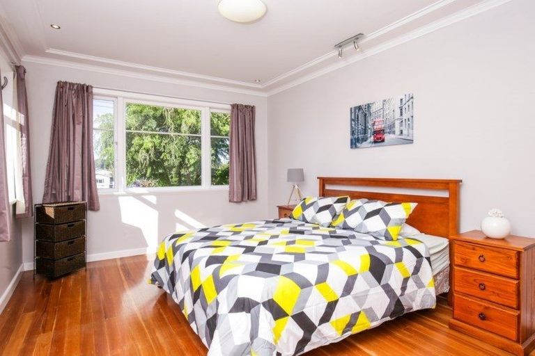 Photo of property in 25 Bolton Street, Blockhouse Bay, Auckland, 0600