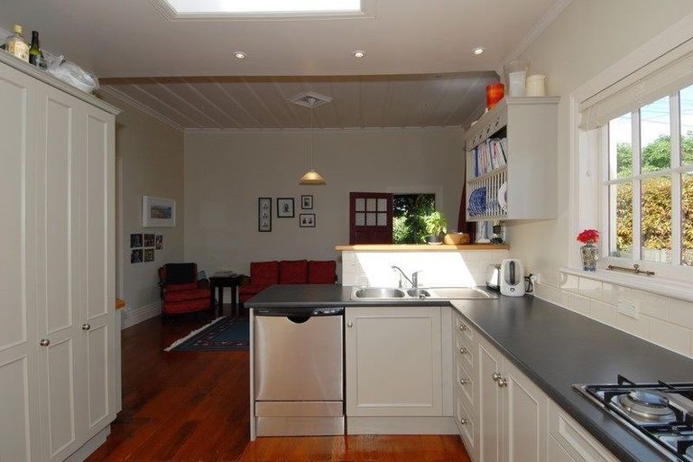 Photo of property in 2/21 Cowper Street, Devonport, Auckland, 0624