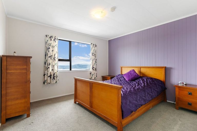 Photo of property in 11 Sunhaven Drive, Newlands, Wellington, 6037