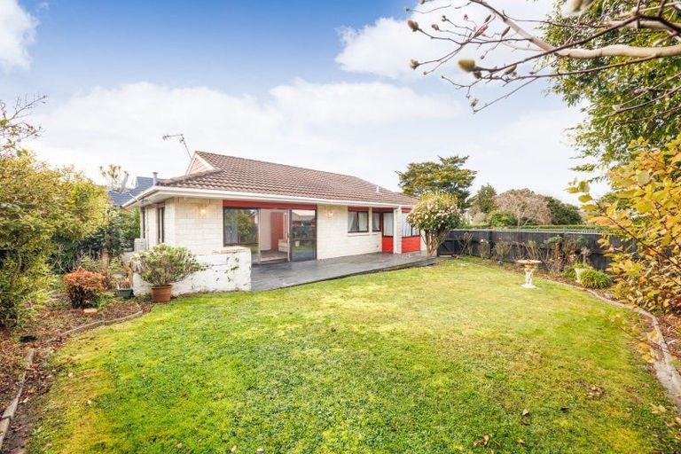Photo of property in 14 Fraser Court, Roslyn, Palmerston North, 4414