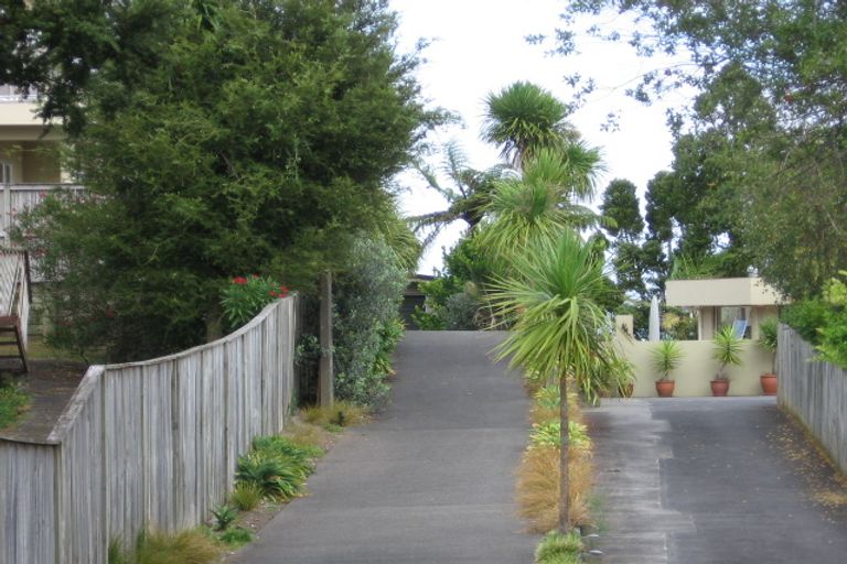 Photo of property in 90 Island Bay Road, Beach Haven, Auckland, 0626