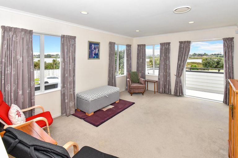 Photo of property in 21 Stranraer Crescent, Wattle Downs, Auckland, 2103