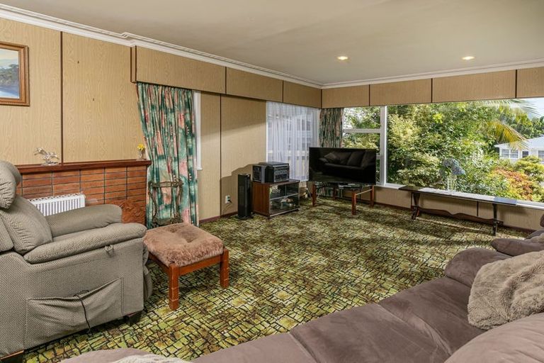 Photo of property in 11 Kingdale Road, Henderson, Auckland, 0610