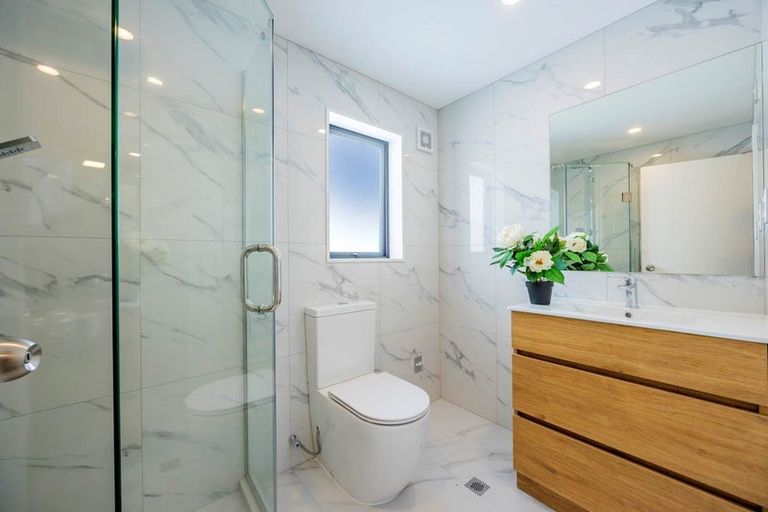 Photo of property in 37c Allington Road, Massey, Auckland, 0614