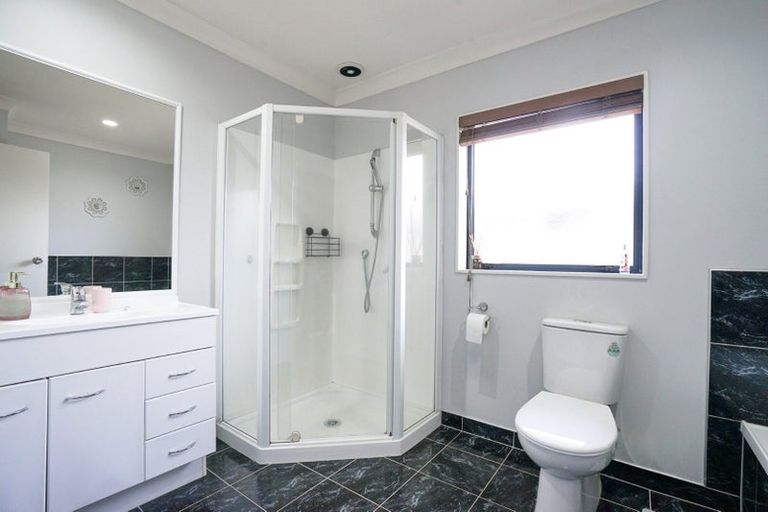 Photo of property in 21 Greig Place, Pukekohe, 2120