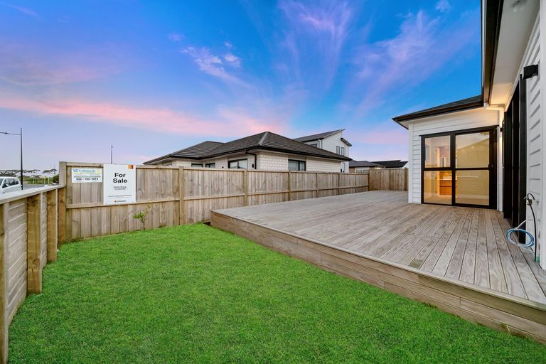 Photo of property in 28 Korowhiti Road, Clarks Beach, 2122