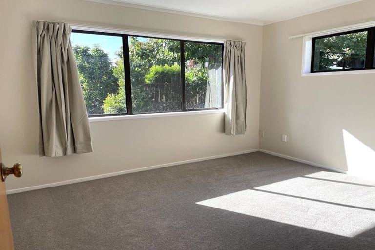 Photo of property in 21 Woodview Rise, Botany Downs, Auckland, 2010