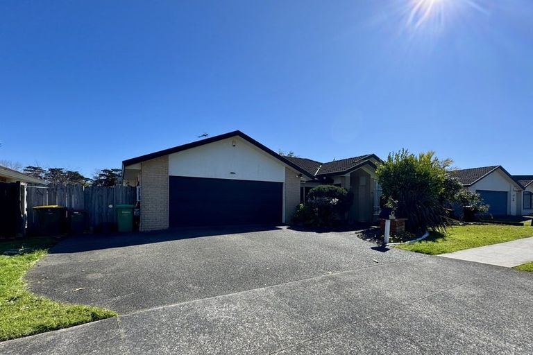 Photo of property in 12 Mellefont Close, East Tamaki Heights, Auckland, 2016