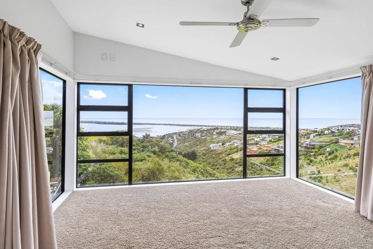 Photo of property in 7 Law Lane, Mount Pleasant, Christchurch, 8081