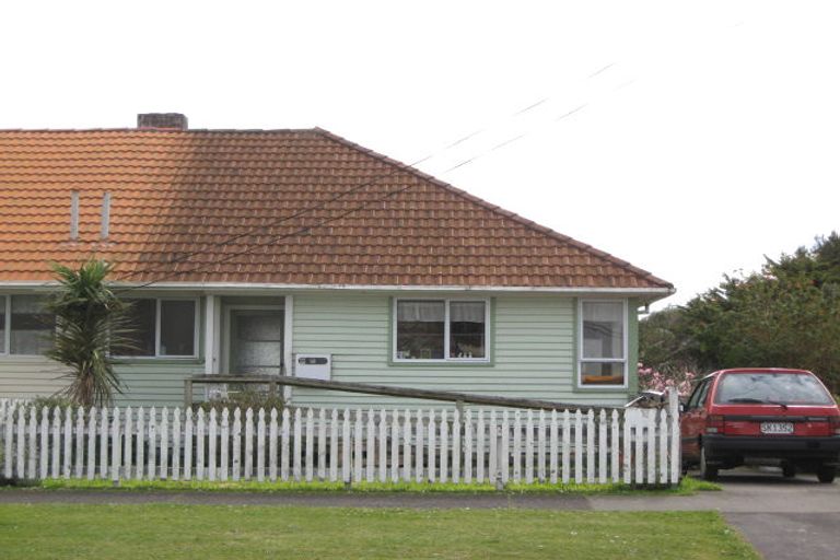 Photo of property in 76 Omata Road, Marfell, New Plymouth, 4310