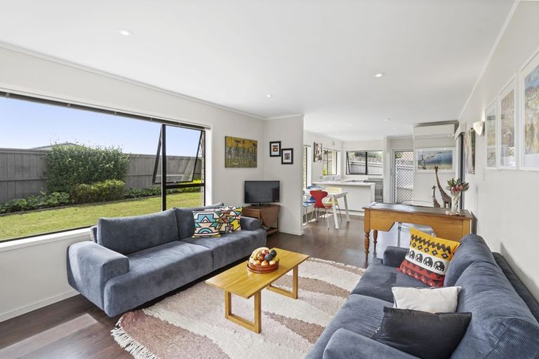 Photo of property in 1/141 Chivalry Road, Glenfield, Auckland, 0629