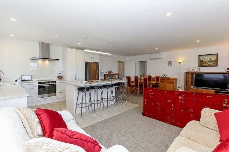 Photo of property in 180 Tukapa Street, Westown, New Plymouth, 4310