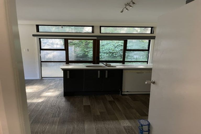 Photo of property in 6 Epsom Way, Karori, Wellington, 6012